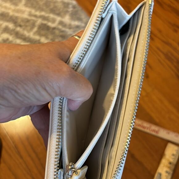 Cream zippered ivory wallet with numerous pockets and zippers. NWOT - Picture 7 of 9